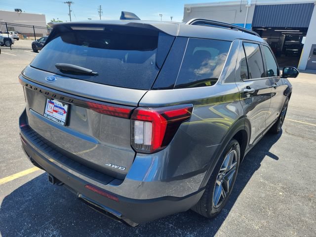 Used 2025 Ford Explorer ST-Line w/ ST-Line Street Pack AWD/4WD image 3