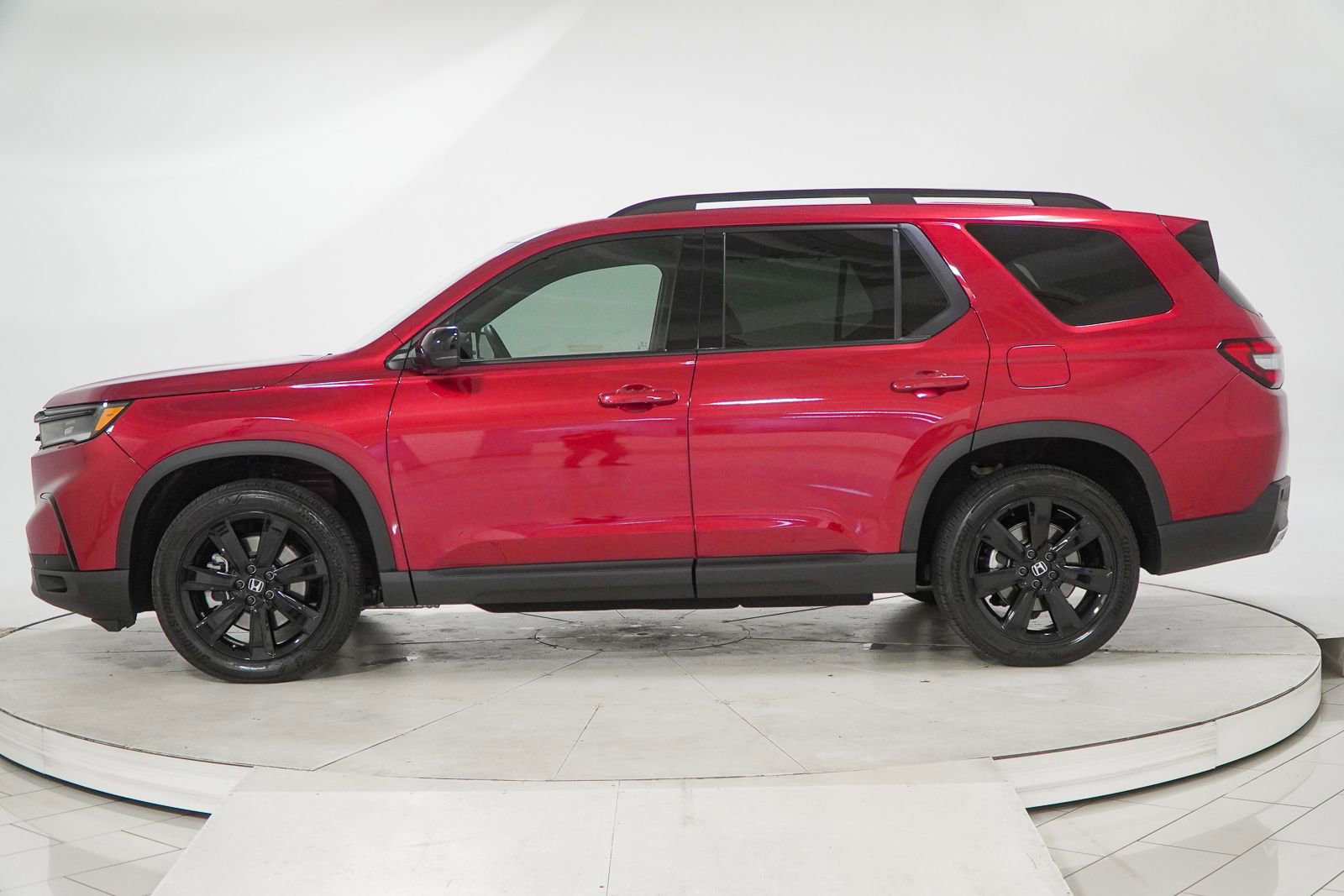 Certified 2025 Honda Pilot Black Edition image 6