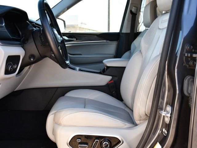 Used 2021 Jeep Grand Cherokee L Overland w/ Advanced Protech Group III image 12