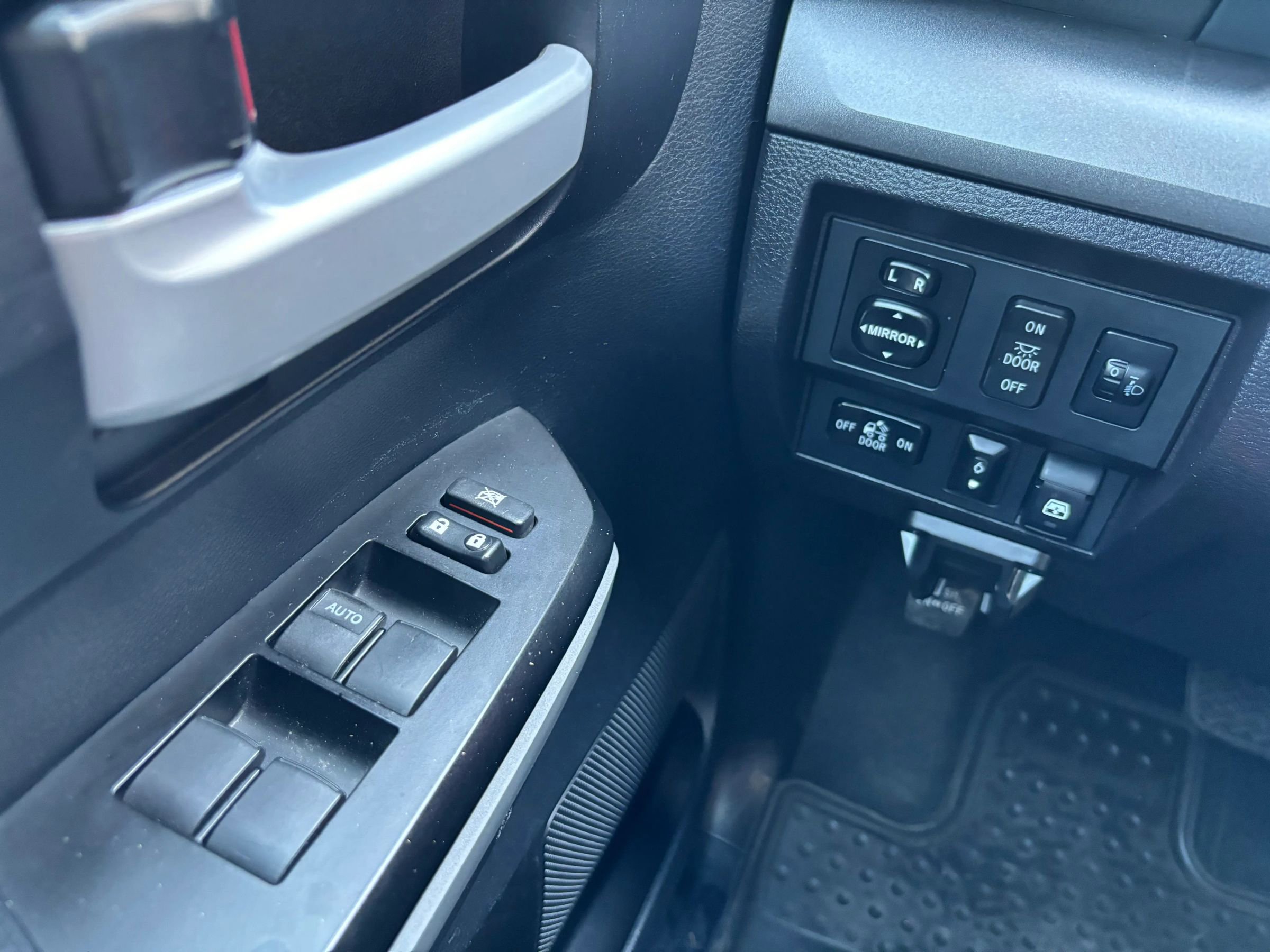 Used 2014 Toyota Tundra SR5 image 16