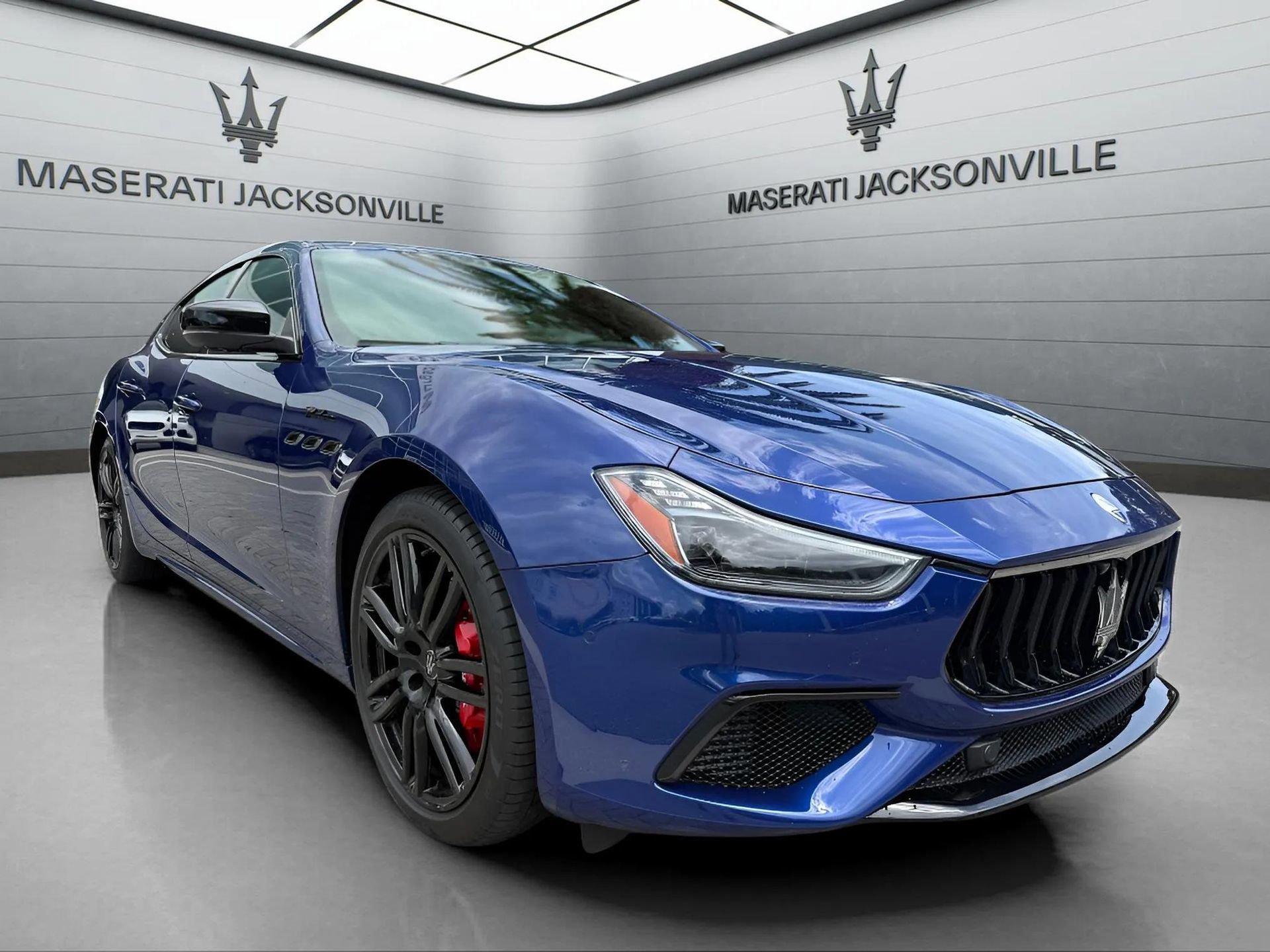 Certified 2023 Maserati Ghibli Modena Q4 AWD/4WD image 10