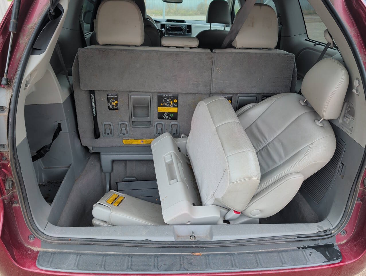 Used 2011 Toyota Sienna XLE w/ Entertainment Pkg FWD image 22