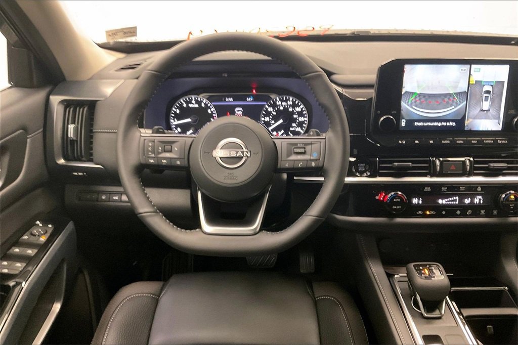 Certified 2025 Nissan Pathfinder SL image 4