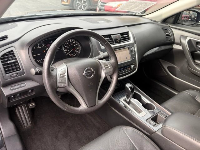 Used 2016 Nissan Altima 2.5 SL w/ 2.5 Technology Package FWD image 11
