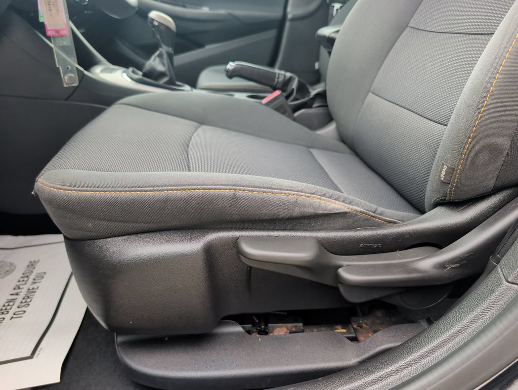 Used 2017 Chevrolet Cruze LS FWD image 9