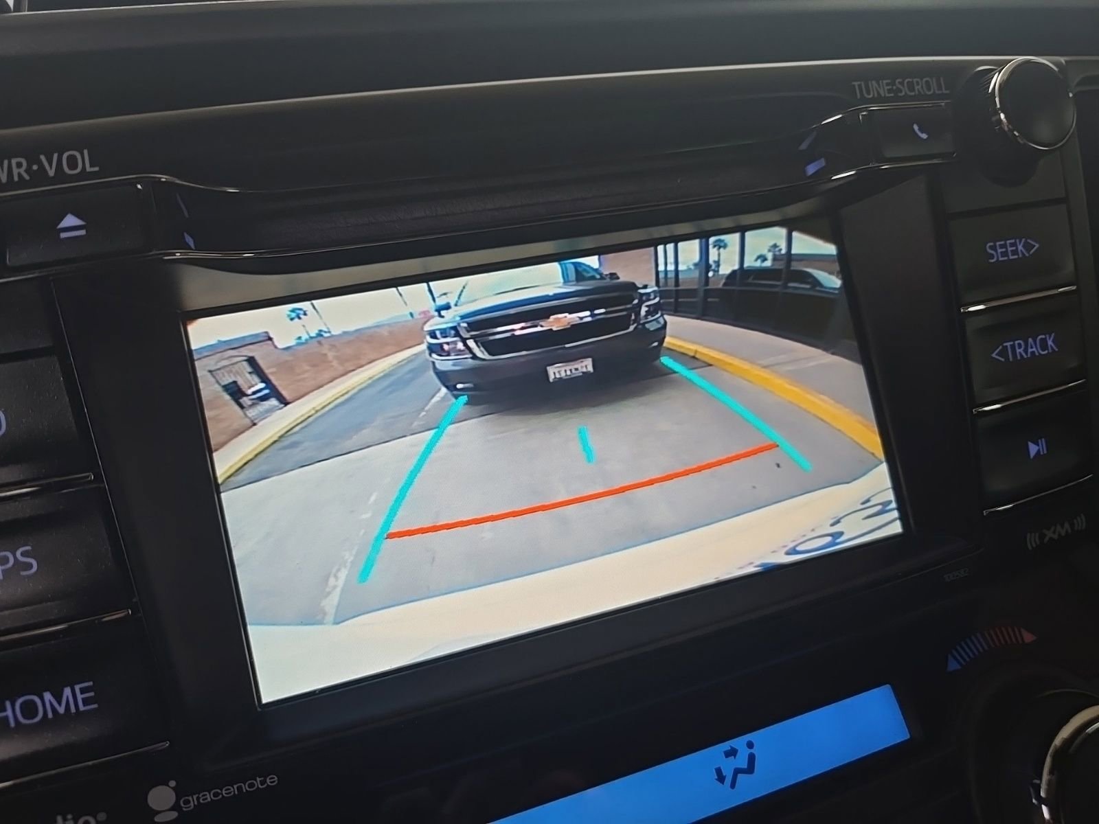 Used 2018 Toyota RAV4 SE image 14