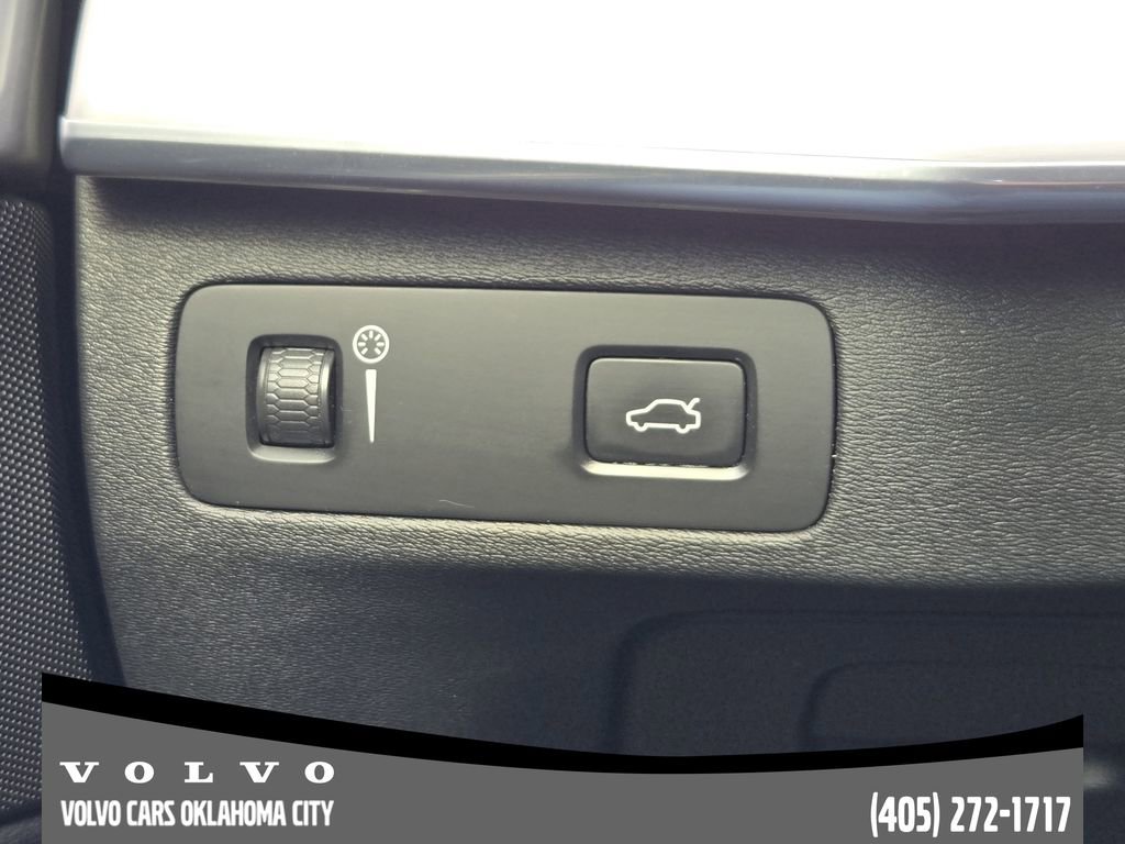 Used 2017 Volvo XC90 T6 Momentum w/ Vision Package image 21