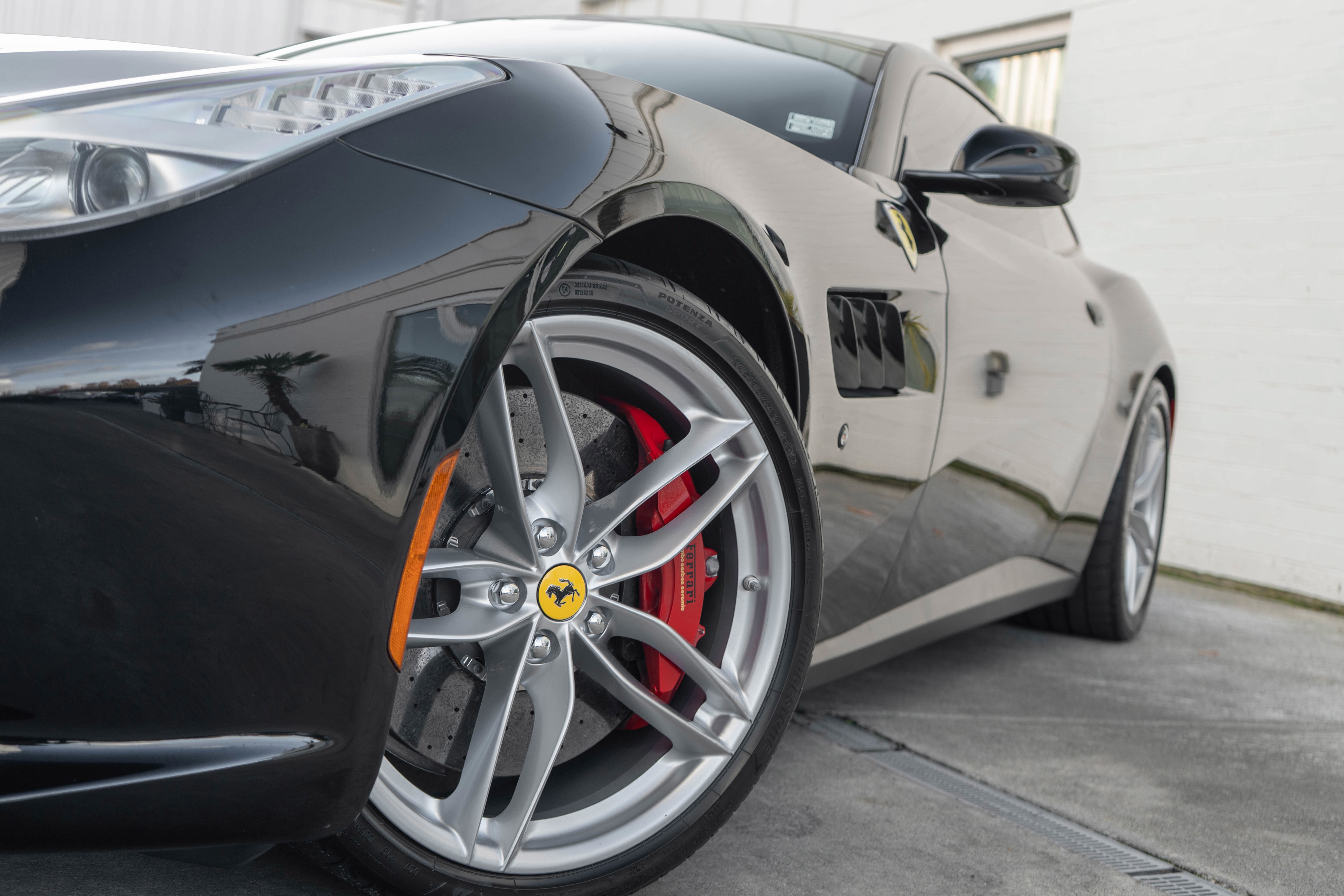 Used 2018 Ferrari GTC4Lusso T RWD image 4