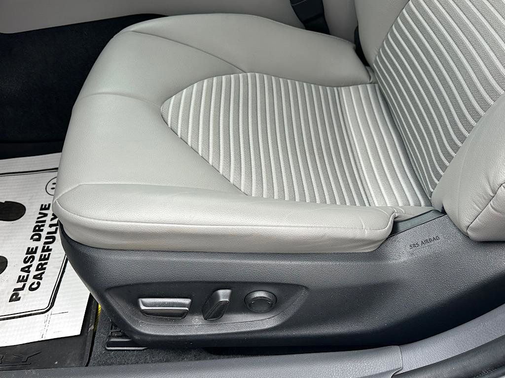 Certified 2023 Toyota Camry SE image 11