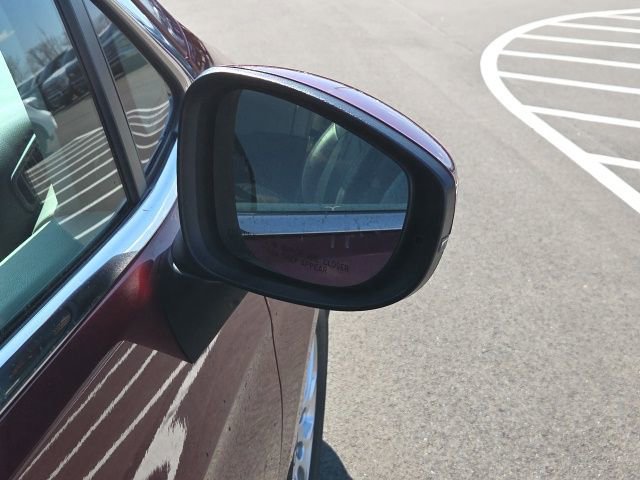 Used 2023 Chrysler Pacifica Touring-L image 6