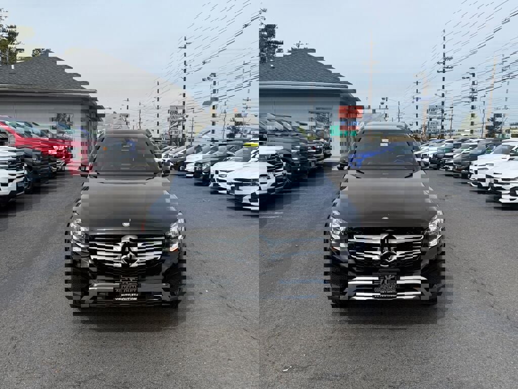 Used 2017 Mercedes-Benz GLC 300 4MATIC image 2