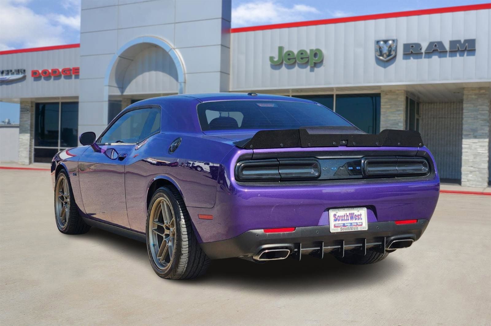 Used 2023 Dodge Challenger R/T w/ Blacktop Package image 4
