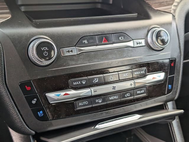 Used 2020 Ford Explorer Limited image 16