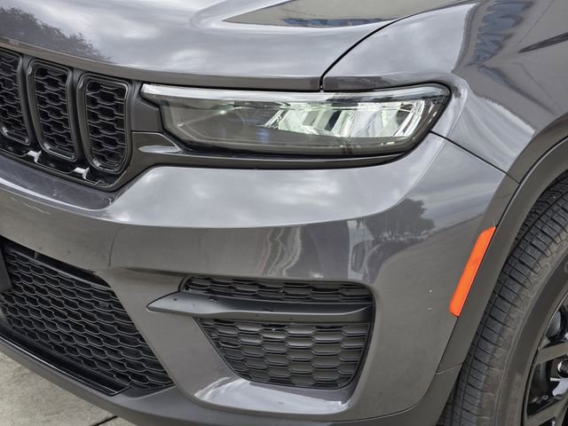 Certified 2024 Jeep Grand Cherokee Altitude AWD/4WD image 9