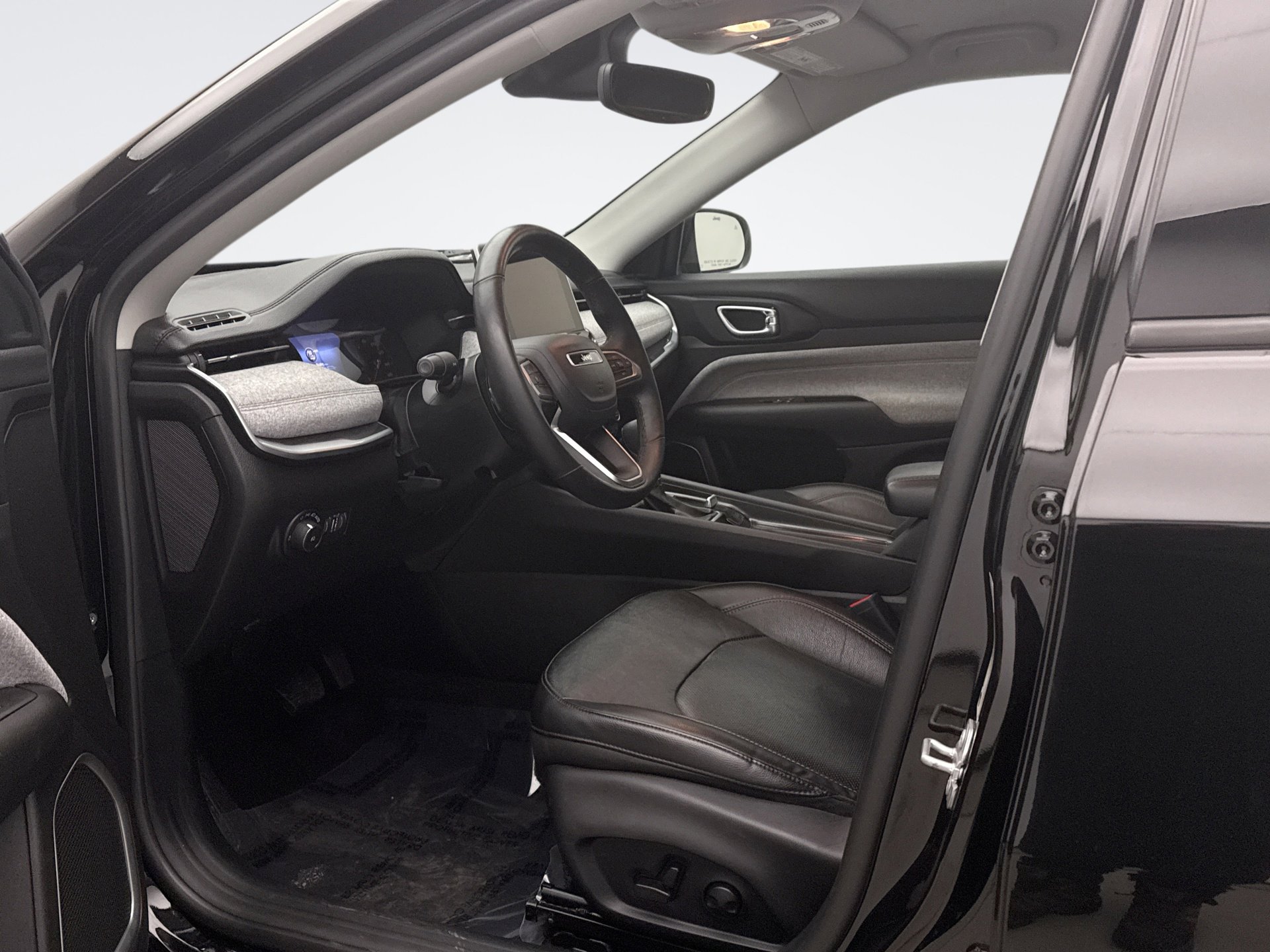 Used 2022 Jeep Compass Latitude image 11