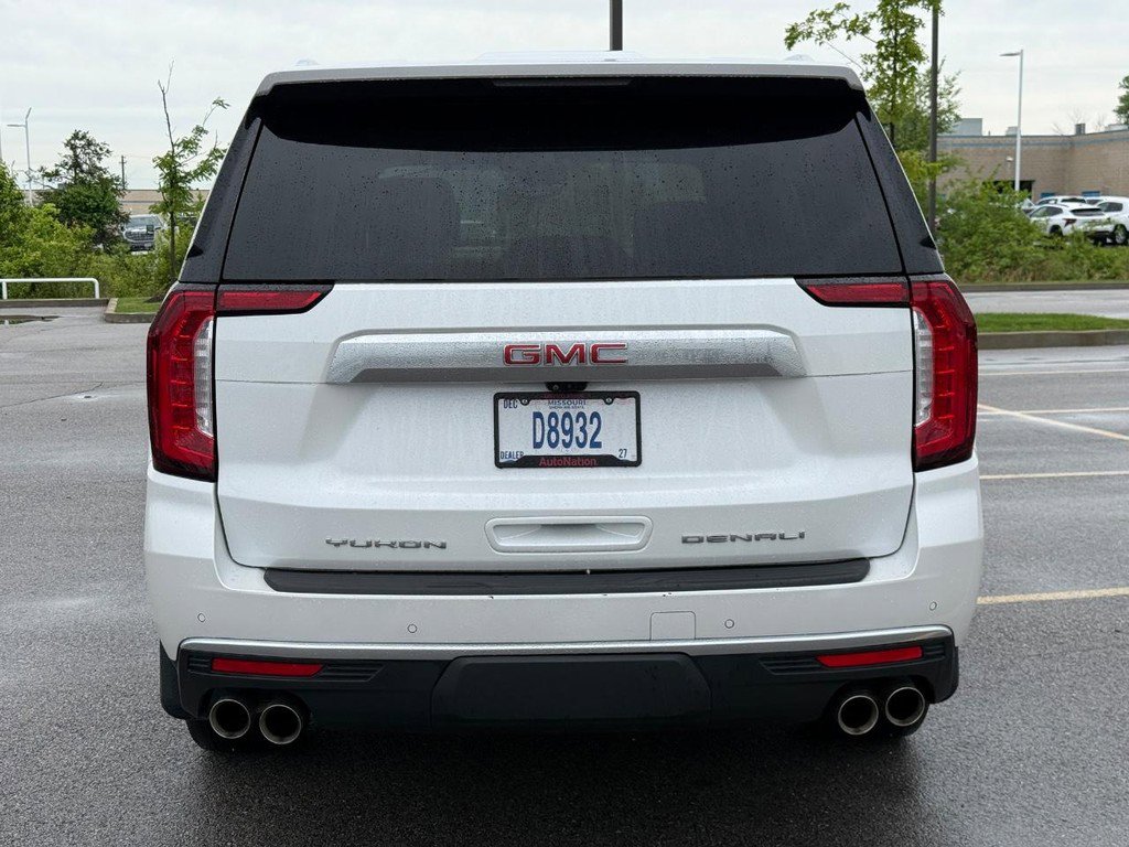 Used 2024 GMC Yukon Denali w/ Advanced Technology Package AWD/4WD image 4