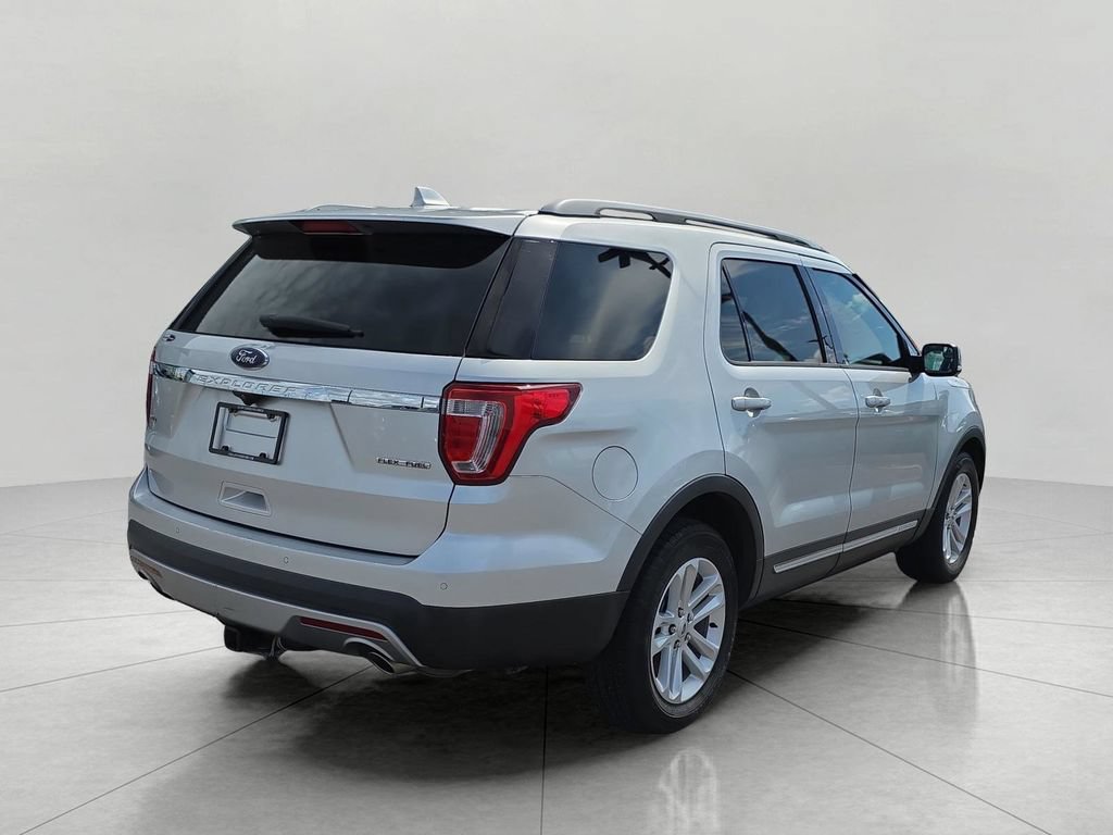 Used 2016 Ford Explorer XLT w/ Equipment Group 201A FWD image 6