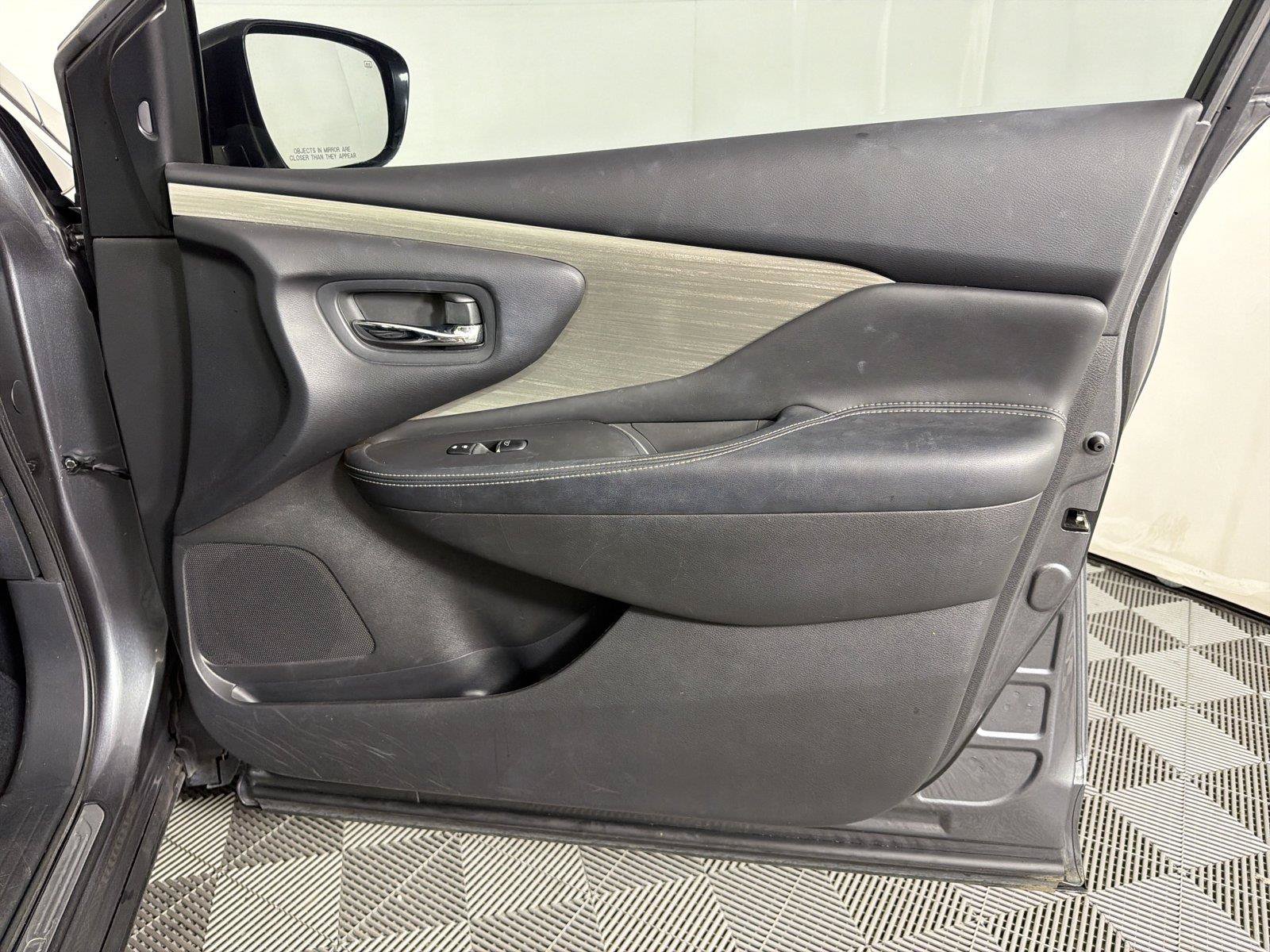 Used 2015 Nissan Murano Platinum w/ Platinum Technology Package FWD image 17