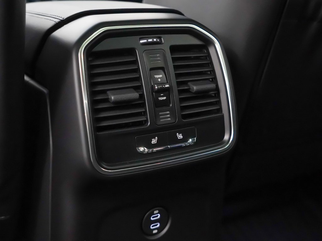 Certified 2025 Porsche Macan image 20