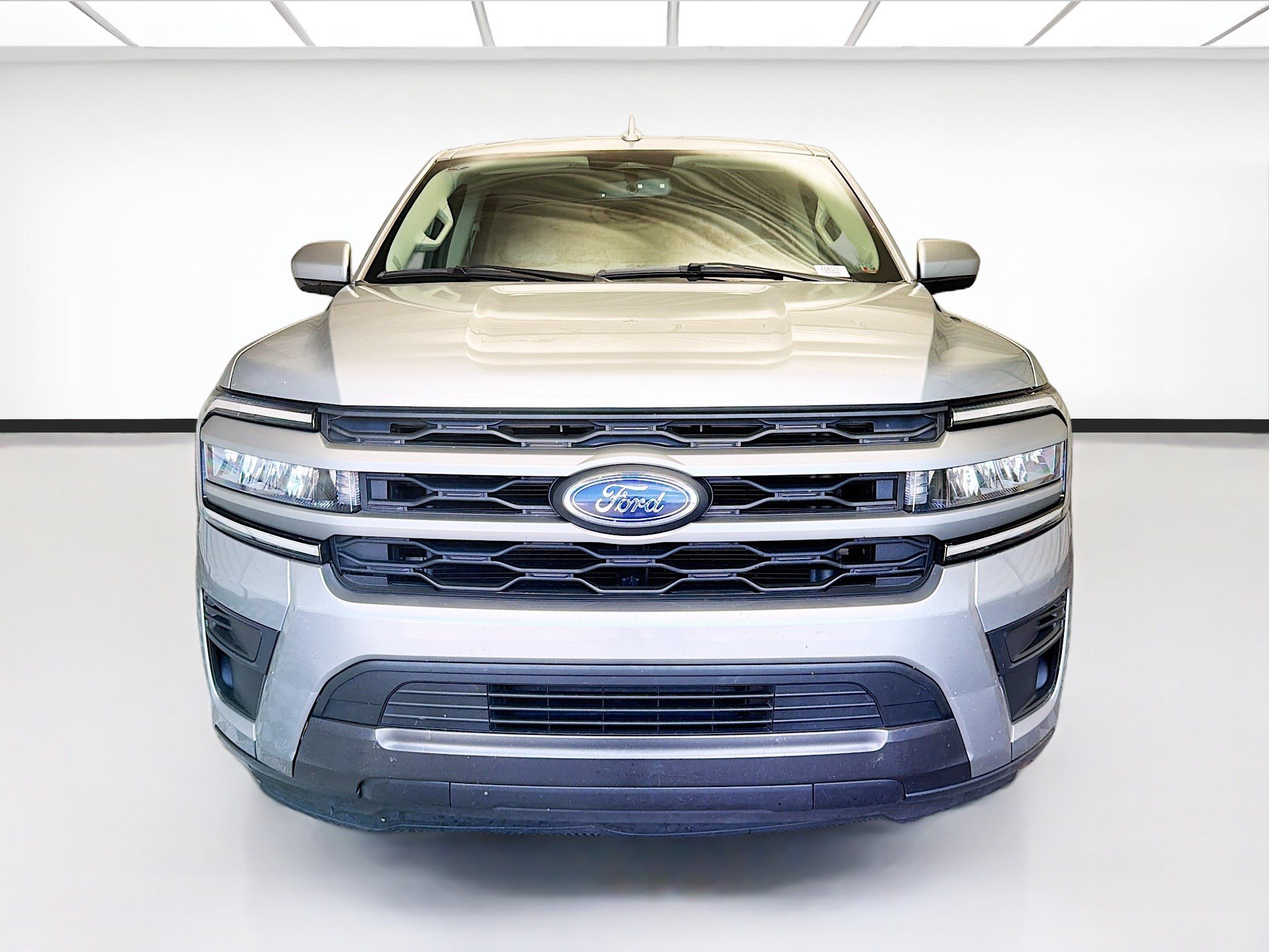 Used 2024 Ford Expedition XLT AWD/4WD image 2