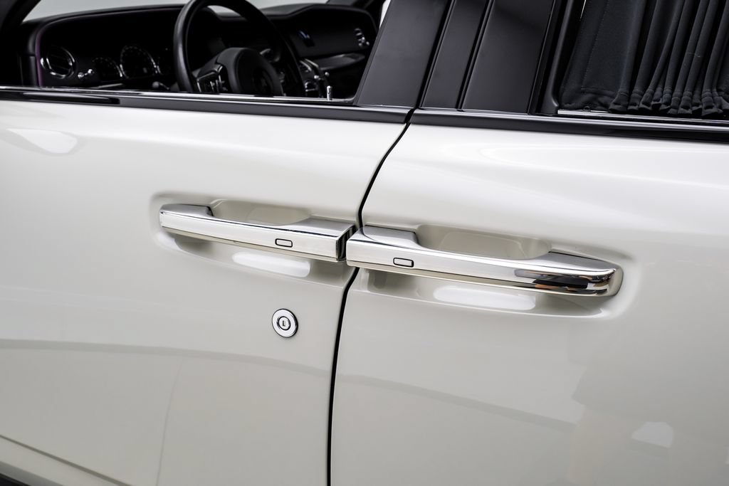 Used 2022 Rolls-Royce Cullinan Black Badge AWD/4WD image 40