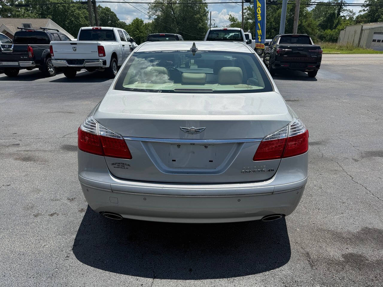 Used 2011 Hyundai Genesis 4.6 RWD image 5