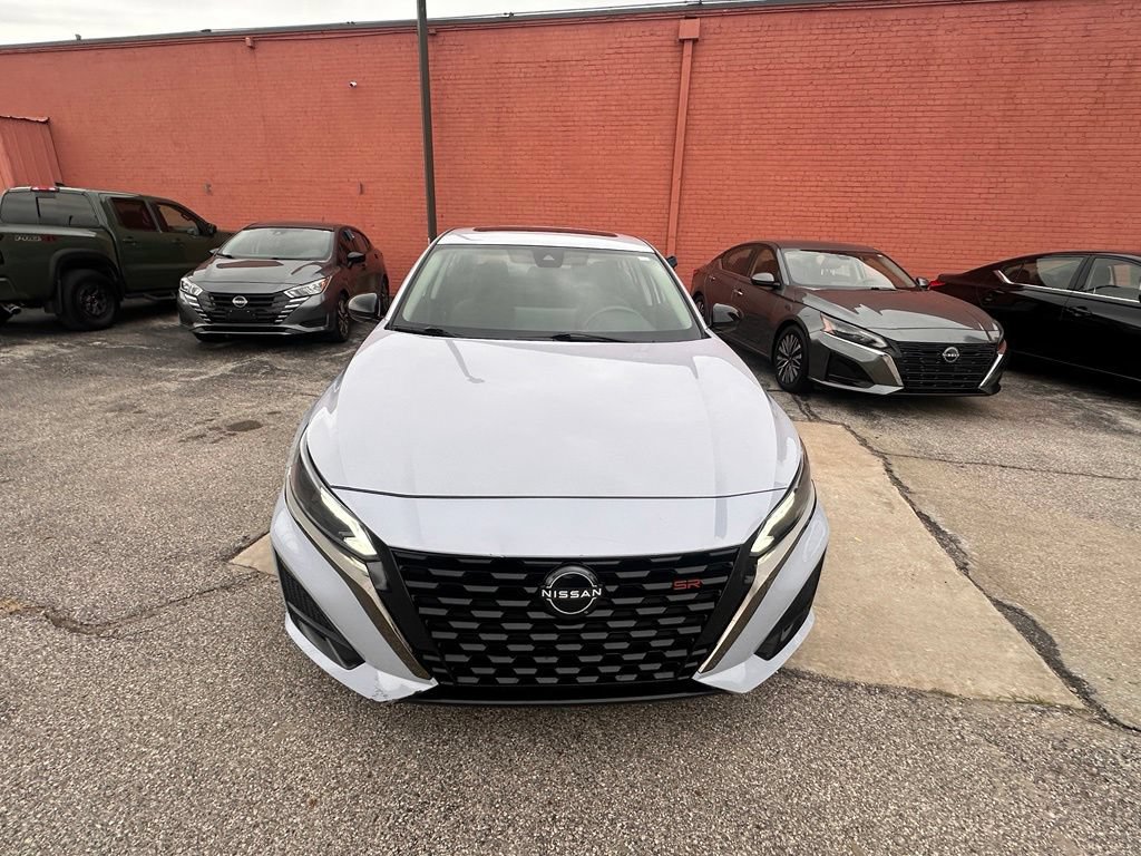 Certified 2024 Nissan Altima 2.5 SR w/ SR Premium Package FWD image 11