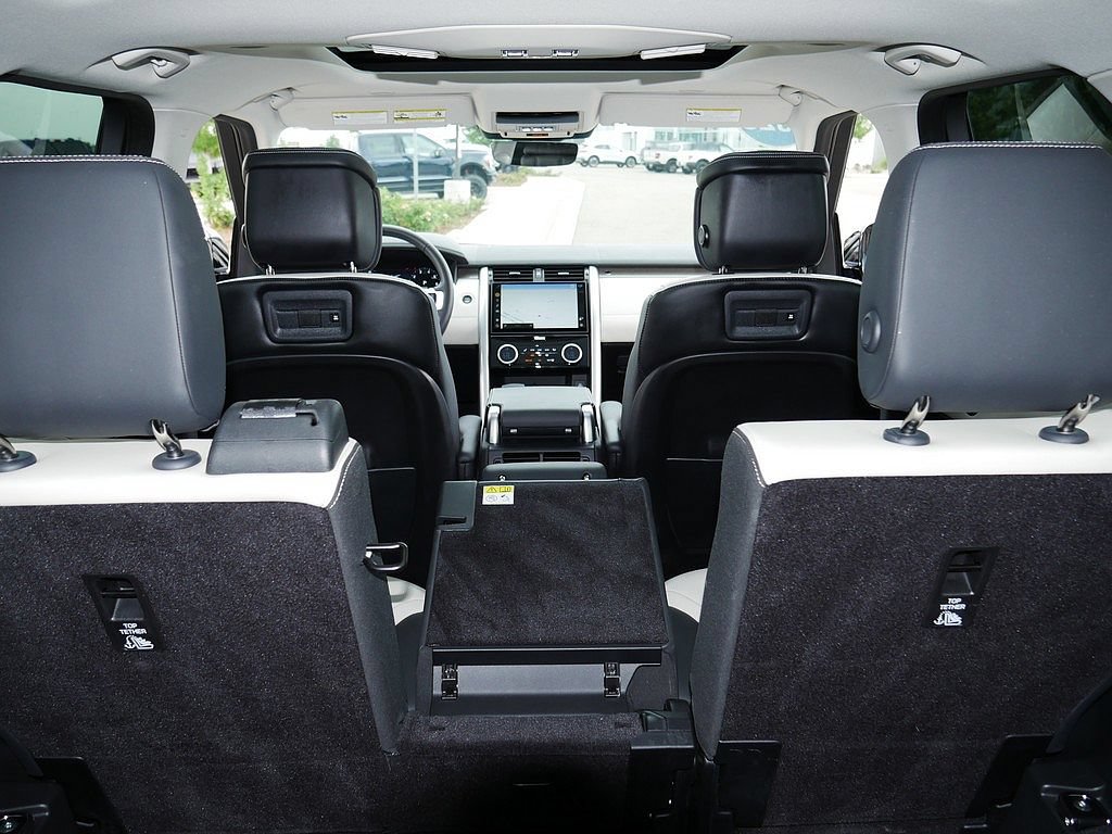 Used 2025 Land Rover Discovery Metropolitan Edition AWD/4WD image 65