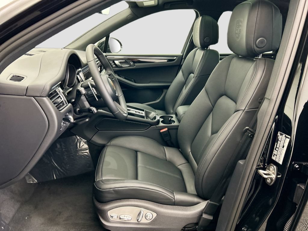 Used 2026 Porsche Macan AWD/4WD image 5