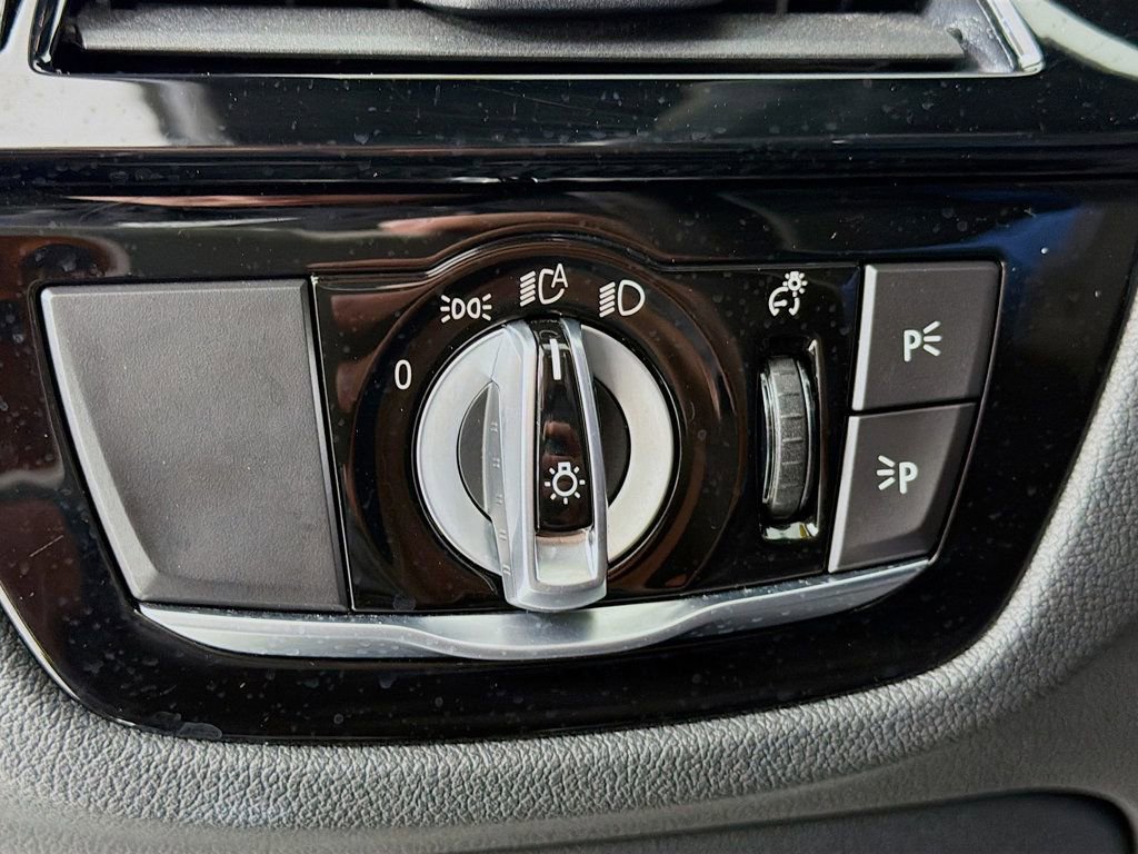 Used 2021 BMW M550i xDrive w/ Premium Package image 10