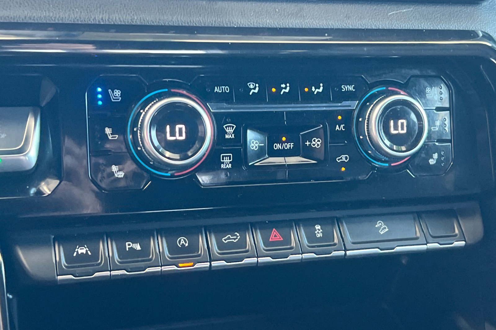 Used 2024 GMC Sierra 1500 AT4 image 17