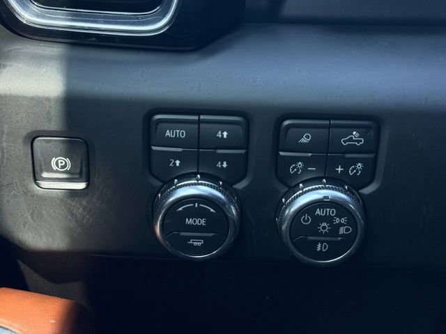 Used 2024 GMC Sierra 2500 Denali Ultimate AWD/4WD image 13