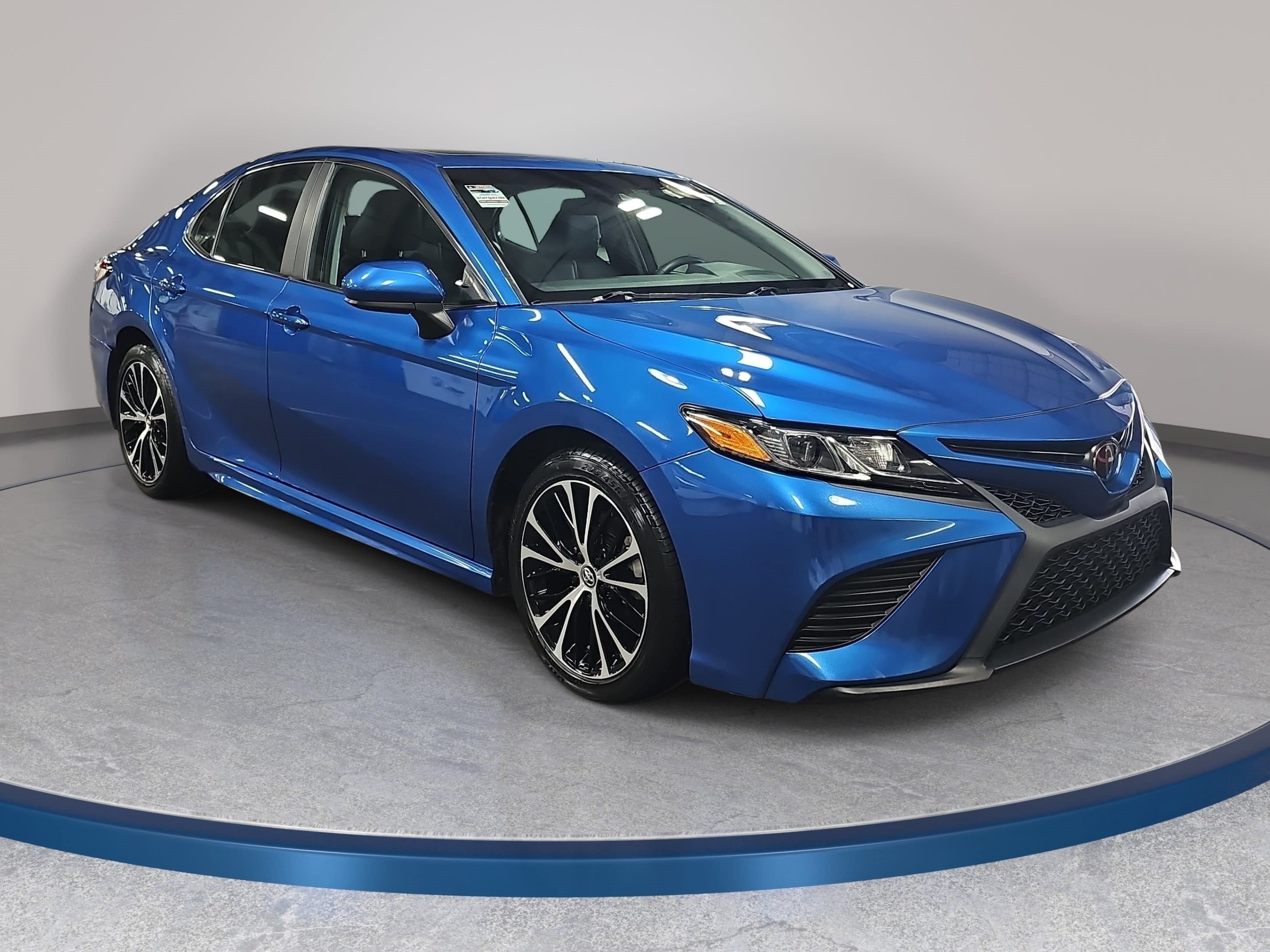 Used 2018 Toyota Camry SE w/ Moonroof Package FWD image 3