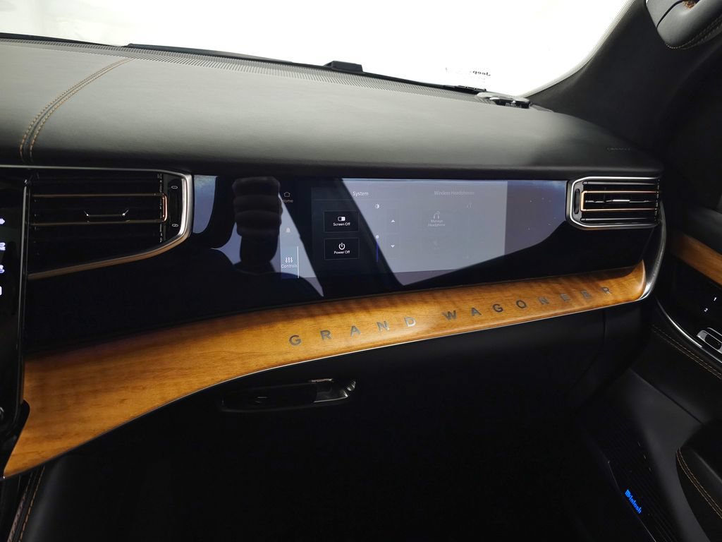 Used 2022 Jeep Grand Wagoneer Series III w/ Rear Seat Video Group 1 AWD/4WD image 23