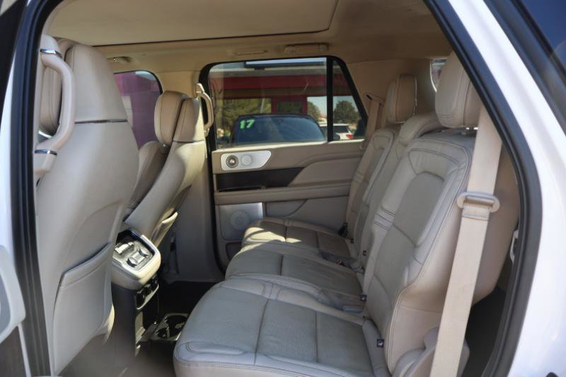 Used 2019 Lincoln Navigator Reserve image 24