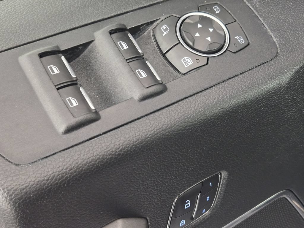 Used 2016 Ford F150 Platinum w/ Equipment Group 701A Luxury AWD/4WD image 25