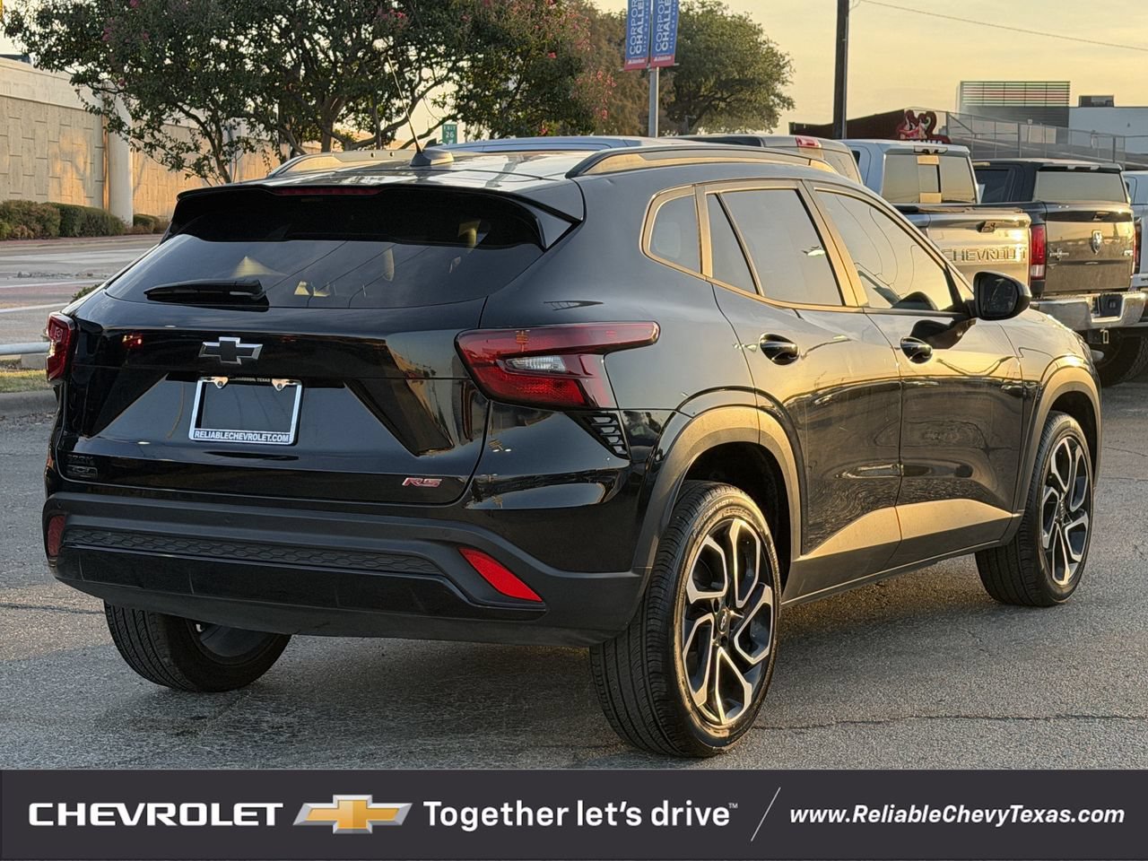 Used 2025 Chevrolet Trax RS w/ Sunroof Package FWD image 6