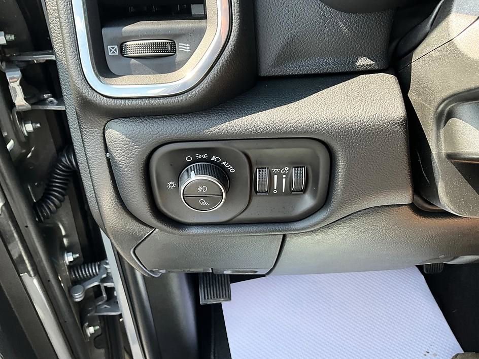 New 2026 RAM 3500 Laramie AWD/4WD image 16