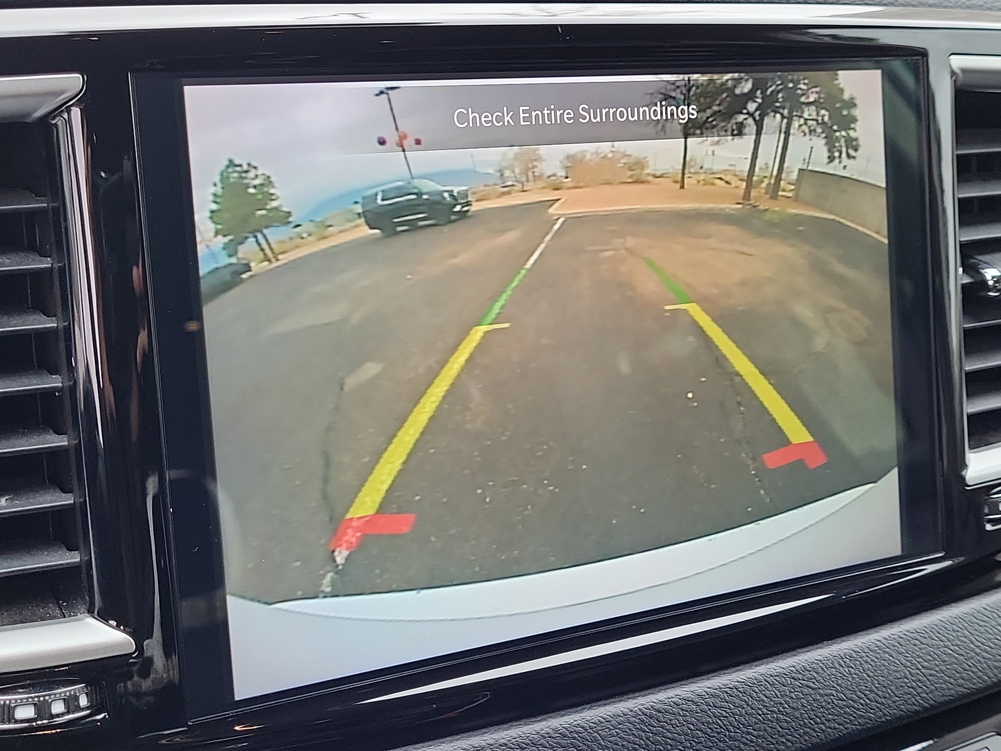 Used 2024 Chrysler Pacifica Touring-L image 14