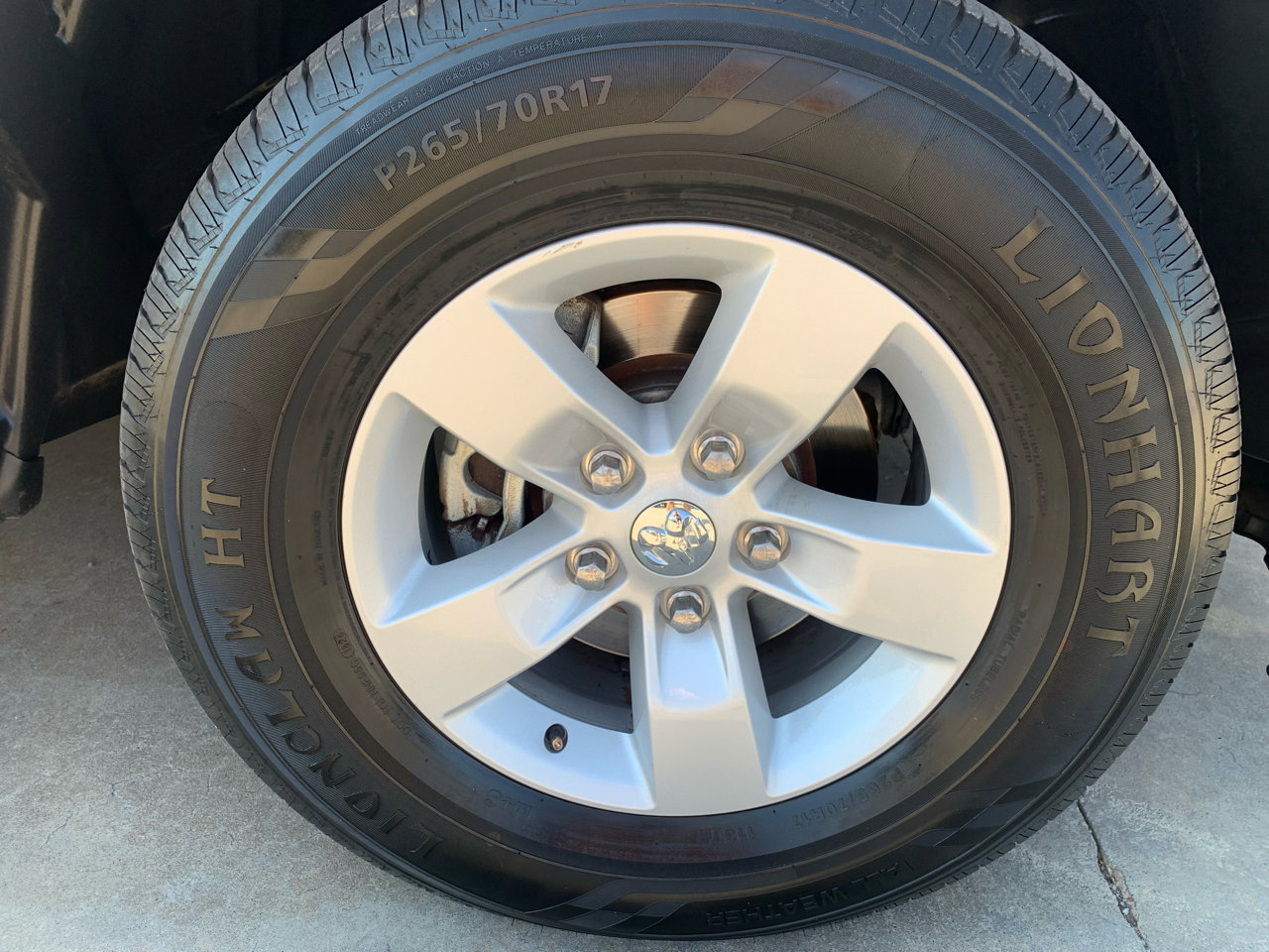 Used 2019 RAM 1500 Classic SLT w/ Luxury Group image 11