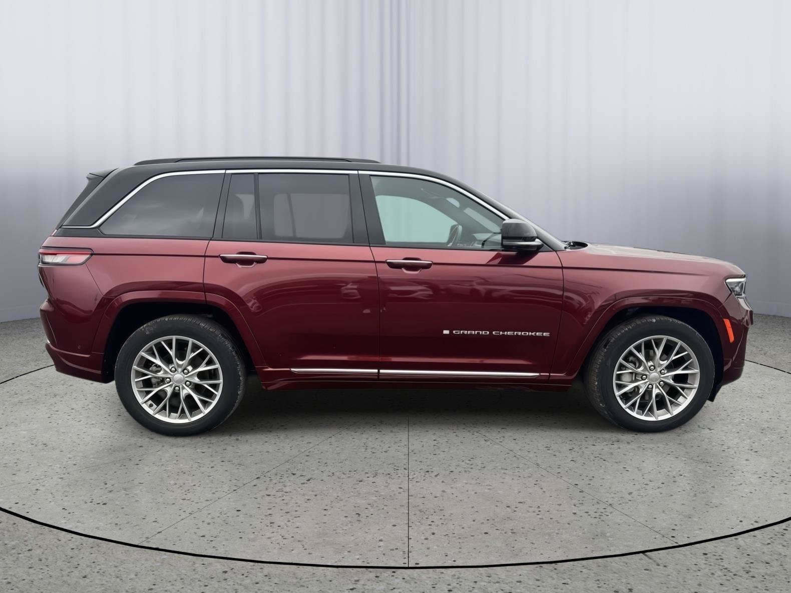 Used 2024 Jeep Grand Cherokee Summit AWD/4WD image 6