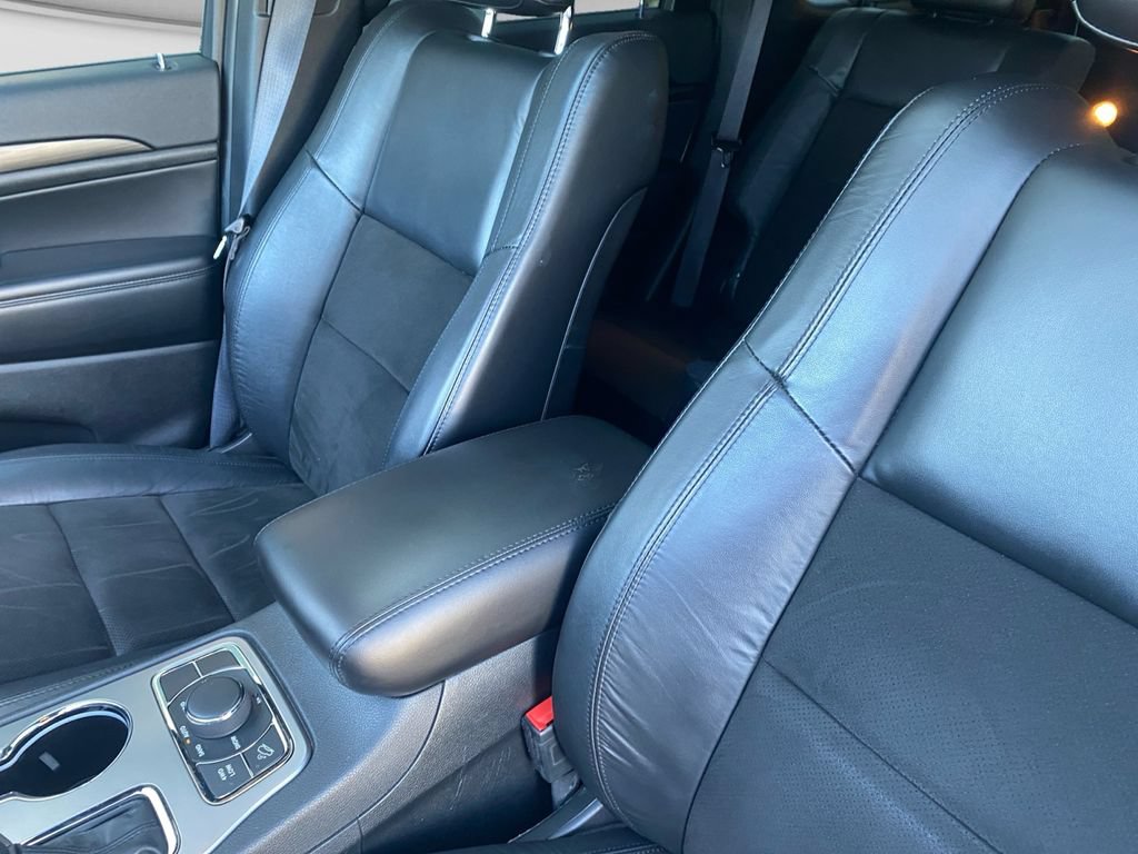 Certified 2022 Jeep Grand Cherokee Laredo X AWD/4WD image 36