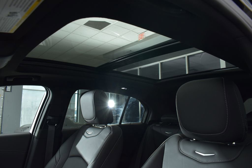 Used 2024 Cadillac XT4 Luxury w/ Cold Weather Package image 13