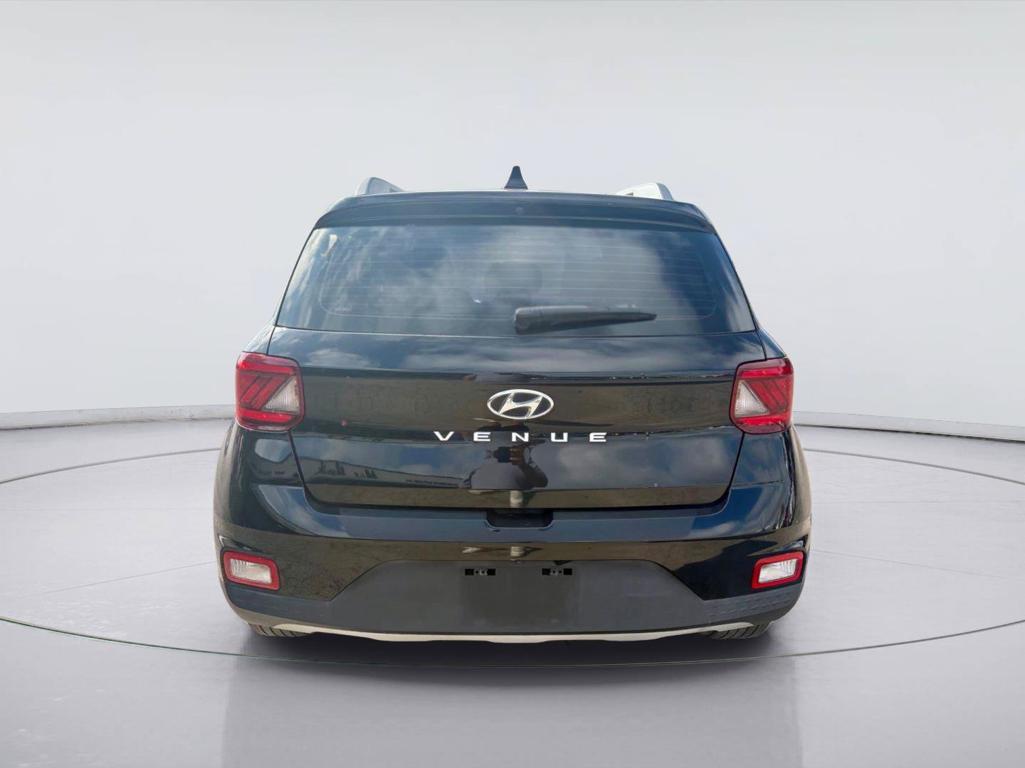 Used 2021 Hyundai Venue SEL FWD image 4