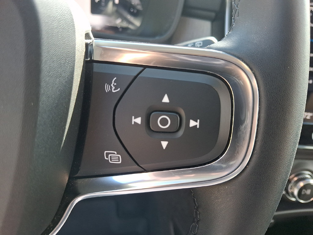Certified 2024 Volvo XC40 B5 Plus w/ Protection Package Premier AWD/4WD image 21