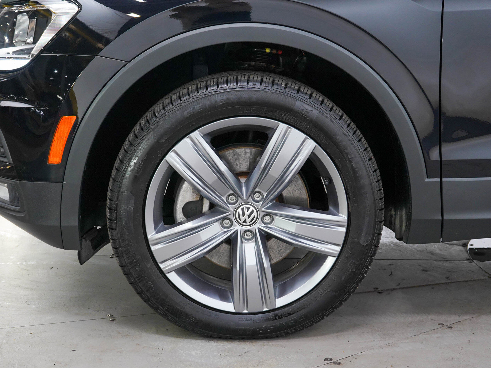 Used 2021 Volkswagen Tiguan SEL w/ 2-Row Tiguan MDO Package AWD/4WD image 29
