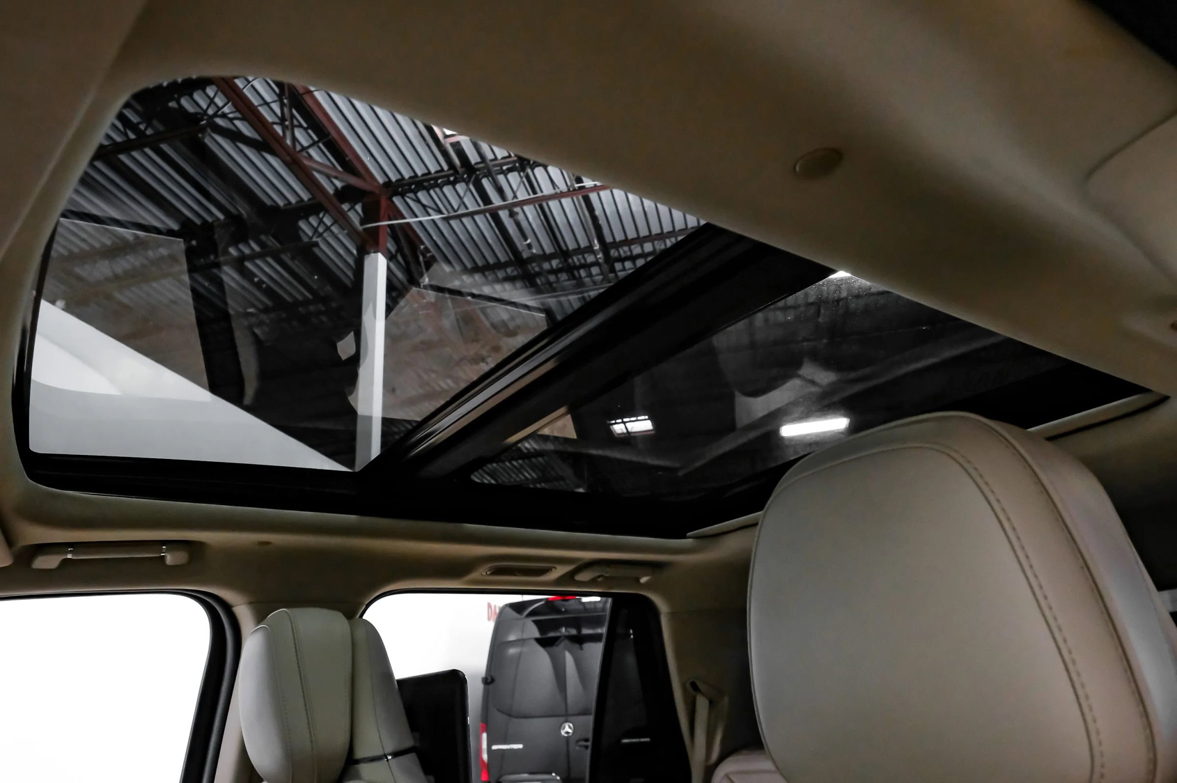 Used 2019 Lincoln Navigator Select image 25