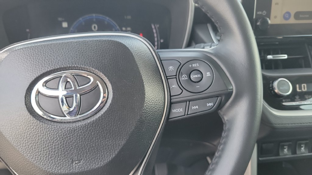 Used 2025 Toyota Corolla Cross XLE AWD/4WD image 22