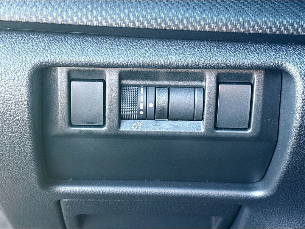 Used 2025 Subaru Crosstrek 2.0i Premium image 10