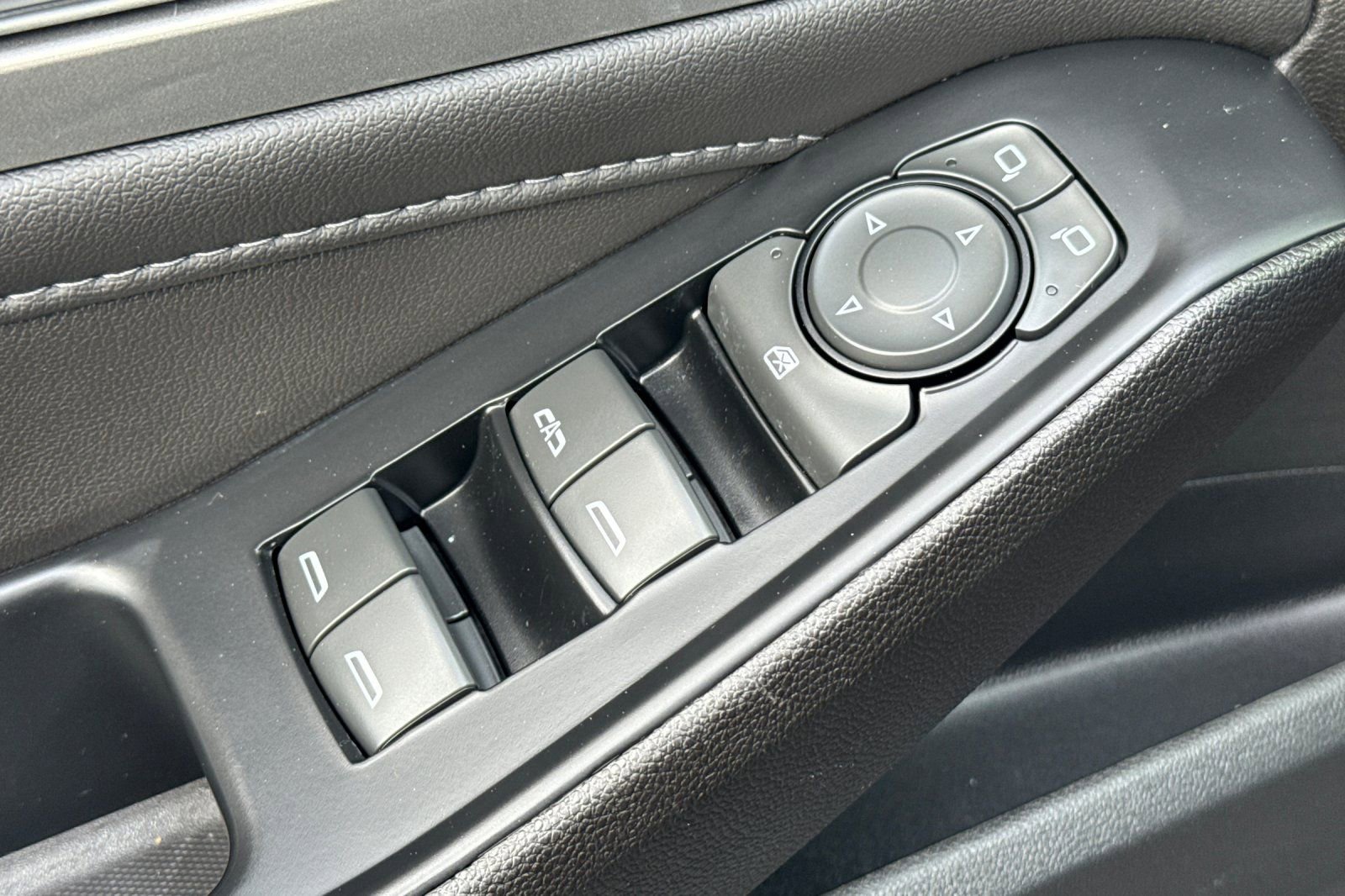 Used 2023 Chevrolet Traverse LT image 13